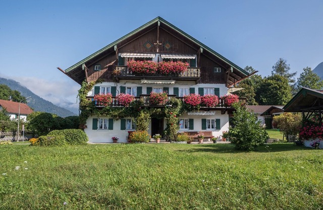 Charming Holiday Apartment Haus Andrä with Mountain View, Wi-Fi, Balcony & Garden; Parking Available