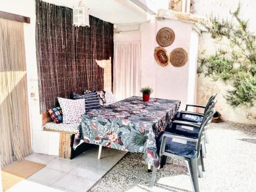 Bedrooms Enclosed Garden At El Poyo Del Cid 