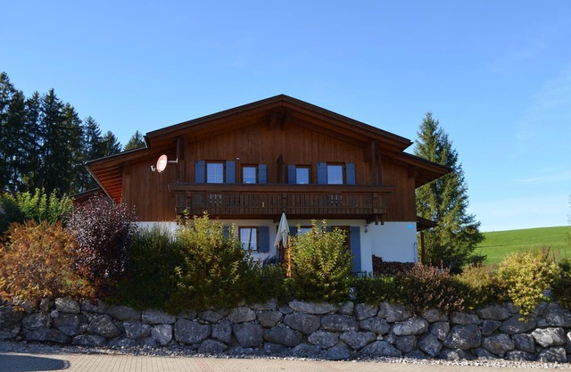 Comfortable vacation home with fireplace, terrace, garden and proximity to the mountains in Lechbruck am