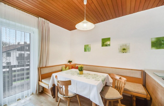 Cosy Apartment at Lake Chiemsee with South-Facing Balcony, Mountain View & Wi-Fi; Parking Available