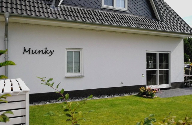 Cosy holiday home with sauna near the beach