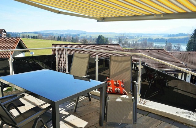 "Enjoy a family-friendly vacation apartment near the idyllic Lechsee lake!"
