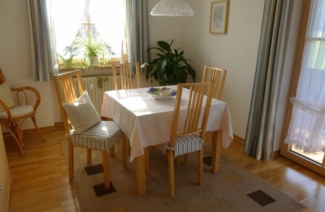 Ferienwohnung 2 "Chiemseestern" für 1-3 Personen (65 qm, 1. Etage)