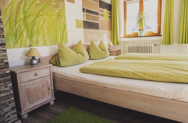 Ferienwohnung -5- , Balkon, Küche, 2 Schlaf- und 1 Wohn-/schlafz., max 5 Pers. Wlan