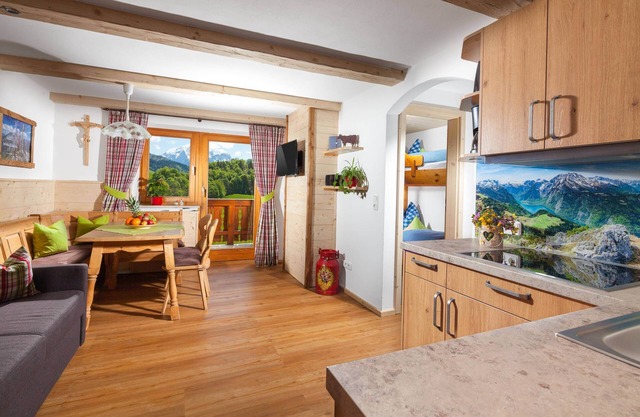 Ferienwohnung Panoramablick, 1-4 Personen, 45 qm, Dusche/WC, West-Ost-Balkon, SAT TV , W-LAN, 2 Schlafzimmer