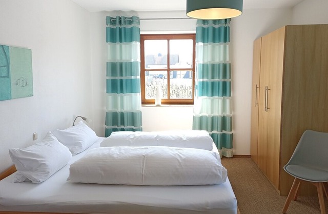 Gemütliche 50qm Ferienwohnung mit Balkon, kostenloses Parken und WLAN, Frühstücksbuffet, voll ausgestattete Küche