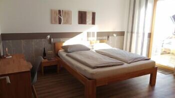 Gemütliche 50qm Ferienwohnung mit Balkon, kostenfreies Parken und WLAN; Frühstücksbuffet, voll ausgestatte Küche