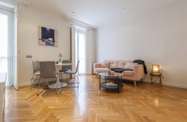 Gran Via in Madrid with 1 bedrooms and 1 bathrooms