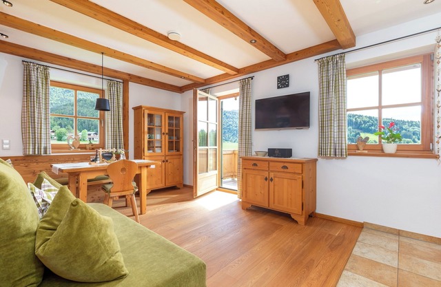 Komfortable Ferienwohnung - Unterberg, 45 m², Balkon und separates Schlafzimmer