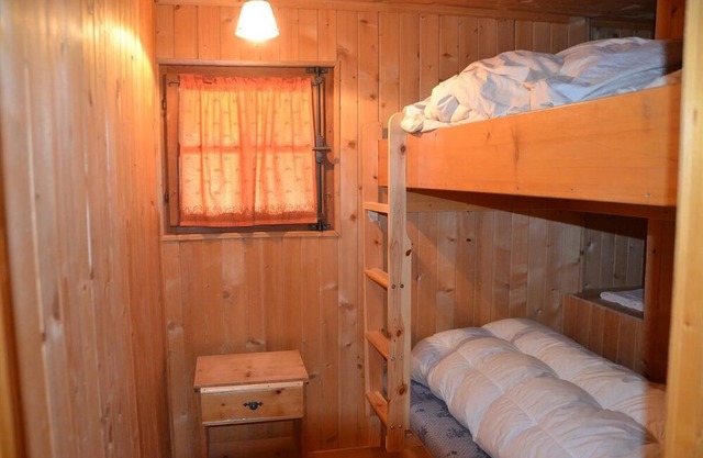Outside : chalet for 6 persons, balcony and terrace with garden furniture -Inside : 80 sqm, separate