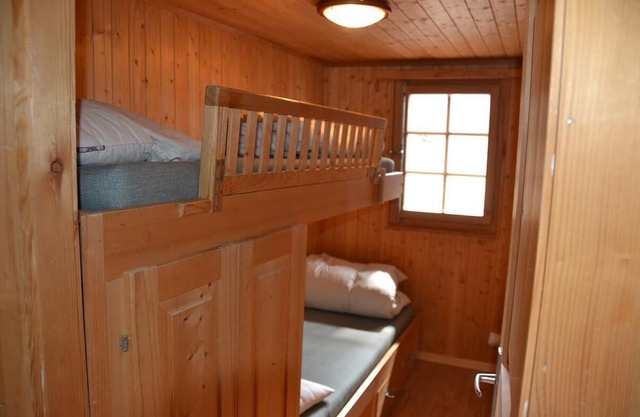 Outside : flat on the ground floor and on the 1rst floor of a chalet, for 8 persons, access from the