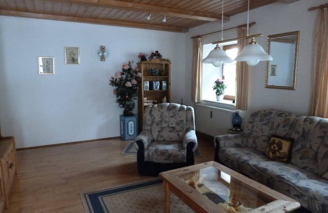 Ruhige Ferienwohnung (80qm) mit Terrasse zum Garten