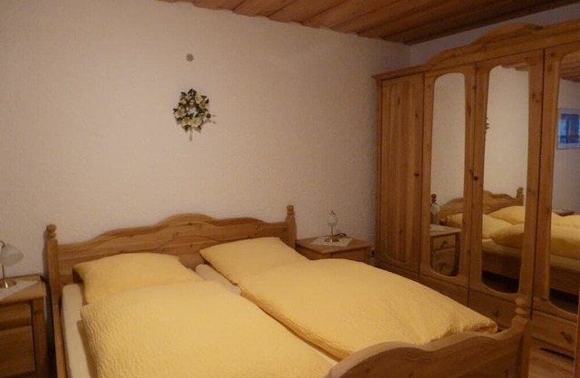 Ruhige Ferienwohnung (84qm) mit schönem Balkon und Gartenblick