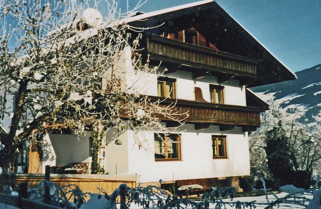 Spacious Apartment in Fügen near Ski Area