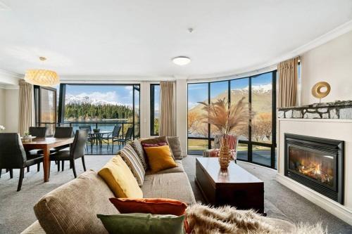 The Beacon - 2 Bedroom Luxe Apartment