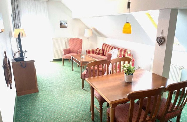 Top-floor apartment in a prime beach location with a view of the beautiful Schloonsee lake