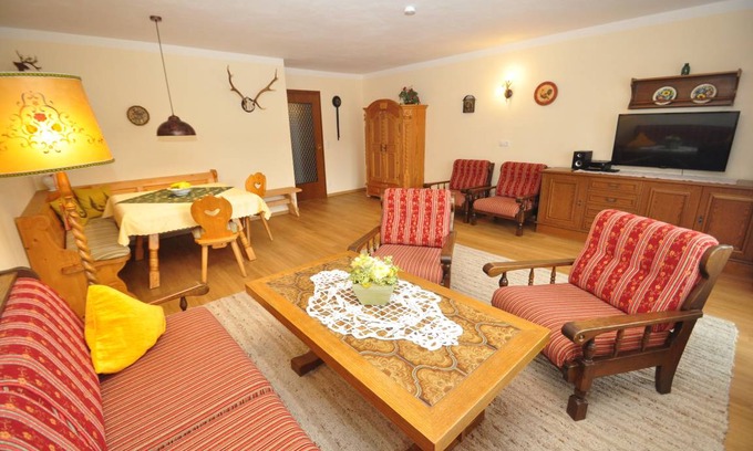 Wallgau Apartment | 100 m² Apartment ∙ 3 bedrooms ∙ 7 guests