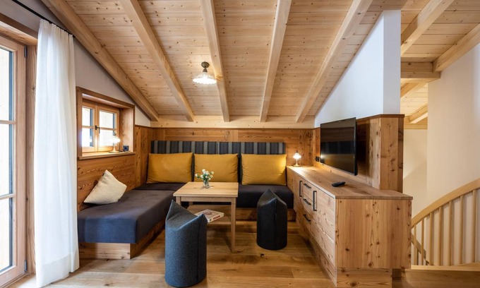 Burgberg Cabin | 100 m² Cabin ∙ 3 bedrooms ∙ 6 guests