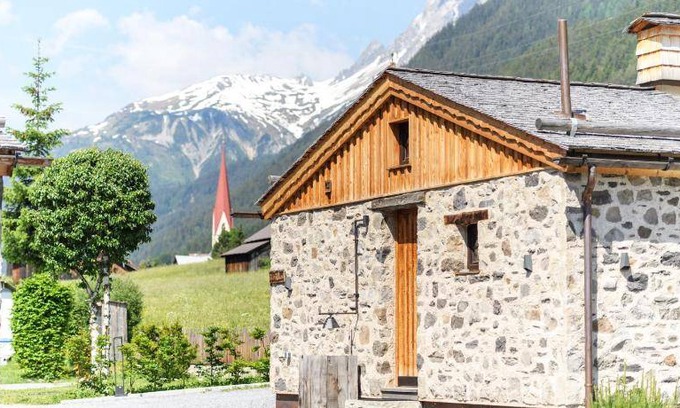 Pettneu am Arlberg Apartment | 100 m² Serviced apartment ∙ 3 bedrooms ∙ 10 guests