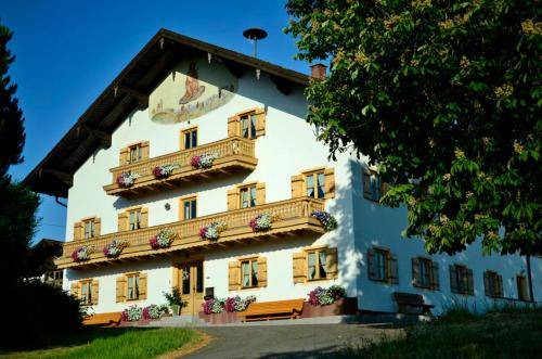 Feldkirchen-Westerham Apartment | 130 m² Apartment ∙ 3 bedrooms ∙ 8 guests