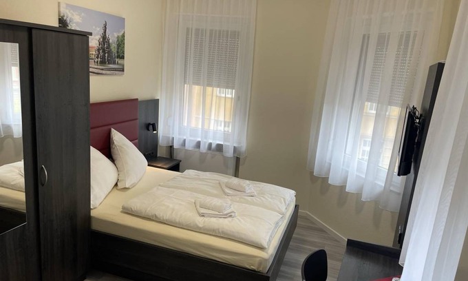 Erlangen Bed & Breakfast | 16 m² Bed and breakfast ∙ 3 guests