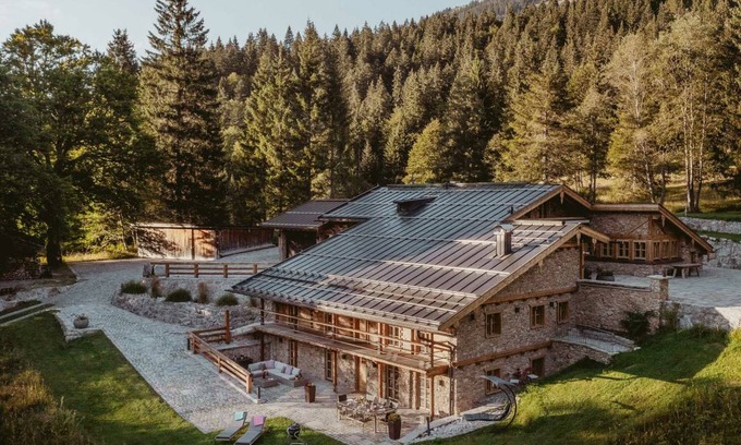 Rottach-Egern Ski Chalet | 182 m² Chalet ∙ 4 bedrooms ∙ 8 guests