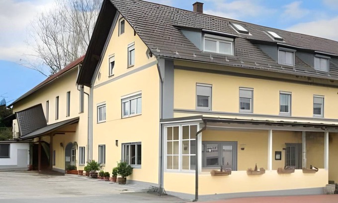 Neufahrn in Niederbayern Bed & Breakfast | 20 m² Bed and breakfast ∙ 2 guests