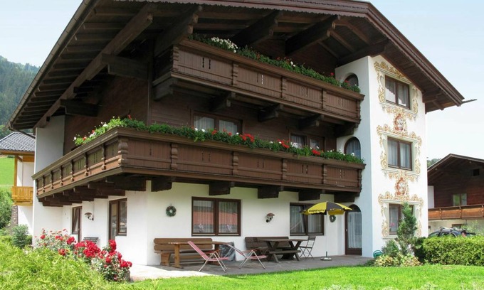 Aschau Im Zillertal Apartment | 200 m² Apartment ∙ 6 bedrooms ∙ 16 guests