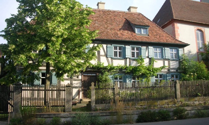 Geckenheim House | 200 m² House ∙ 5 bedrooms ∙ 7 guests