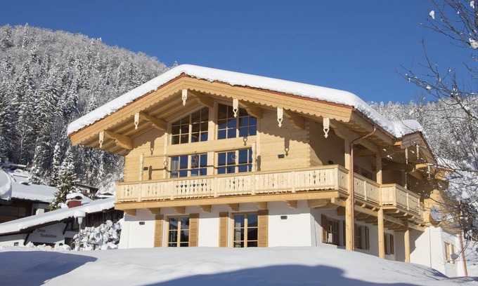 Reit im Winkl Ski Chalet | 220 m² Chalet ∙ 5 bedrooms ∙ 9 guests