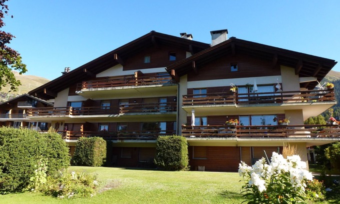 Verbier Apartment | 3 Bedroom apartment *** - 2nd floor – close to the centre, shops and bus stop - very quiet area - su