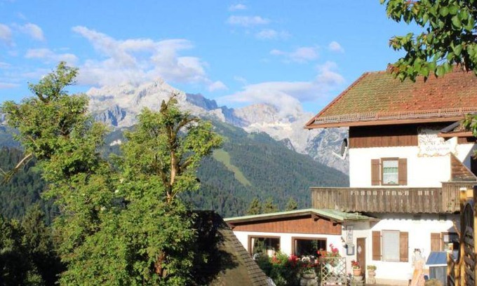 Garmisch-Partenkirchen Bed & Breakfast | 30 m² Bed and breakfast ∙ 4 guests