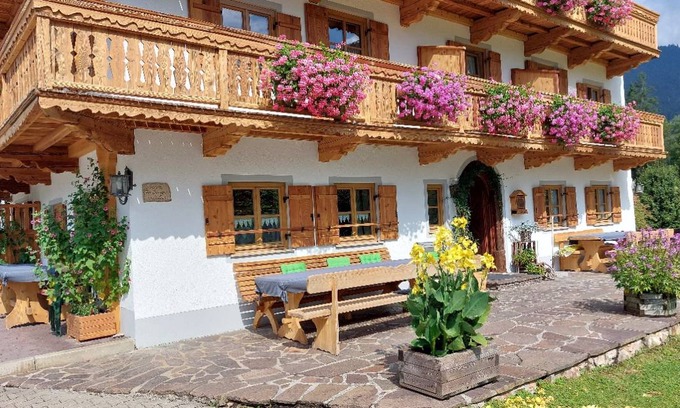 Weissbach an der Alpenstrasse Apartment | 39 m² Apartment ∙ 2 guests