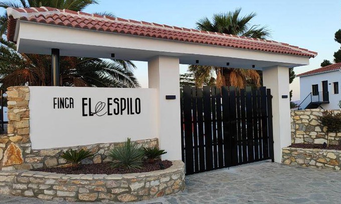 Lucar Resort | 398 m² Resort ∙ 5 bedrooms ∙ 19 guests