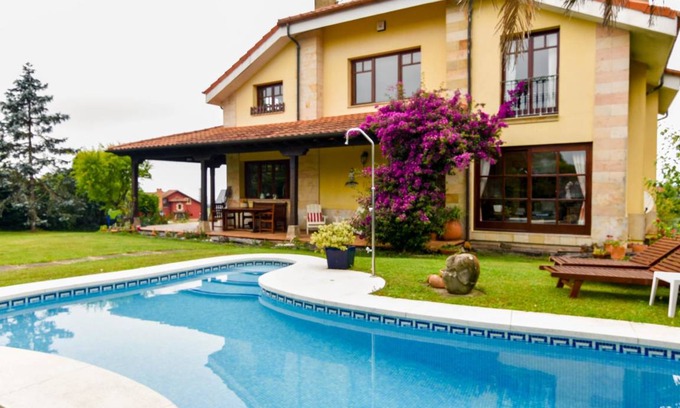 Escobedo Villa | 400 m² Villa ∙ 5 bedrooms ∙ 10 guests