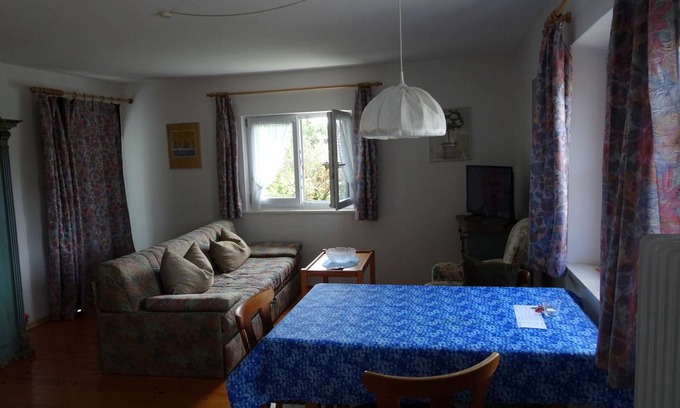 Gollenshausen a.Chiemsee Apartment | 43 m² Apartment ∙ 2 guests