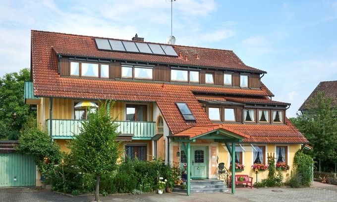 Bad Goegging Apartment | 45 m² Apartment ∙ 1 bedroom ∙ 3 guests