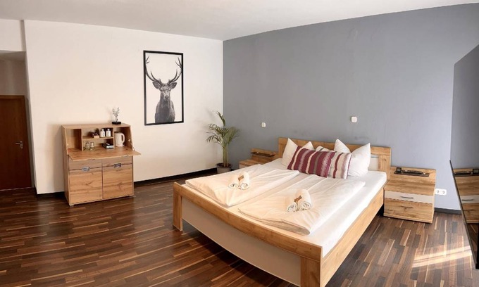 Neuenbuch Bed & Breakfast | 50 m² Bed and breakfast ∙ 5 guests