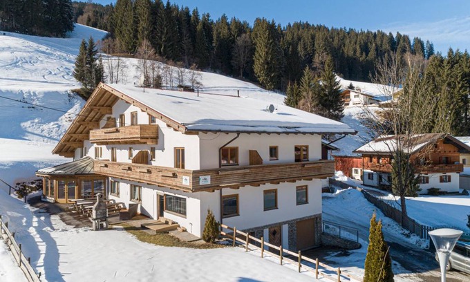 Kelchsau Ski Chalet | 500 m² Chalet ∙ 10 bedrooms ∙ 24 guests