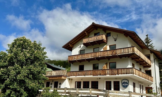 Pettneu am Arlberg House | 580 m² House ∙ 14 bedrooms ∙ 26 guests
