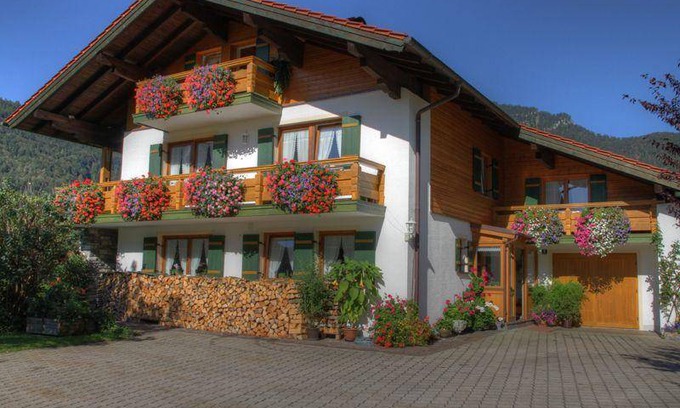 Weissbach an der Alpenstrasse Apartment | 60 m² Apartment ∙ 2 bedrooms ∙ 4 guests
