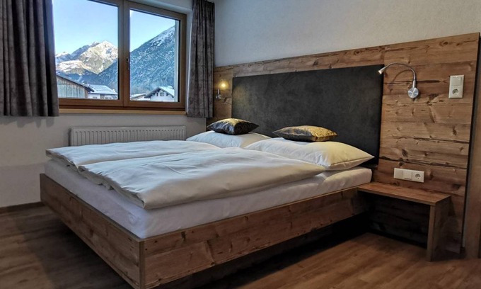 Holzgau Apartment | 60 m² Apartment ∙ 2 bedrooms ∙ 5 guests