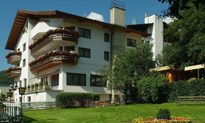 Imst Apartment | 60 m² Serviced apartment ∙ 2 bedrooms ∙ 4 guests