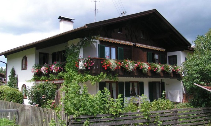 Bad Kohlgrub Apartment | 69 m² Apartment ∙ 1 bedroom ∙ 3 guests