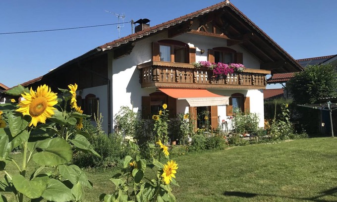 Oberhausen Apartment | 70 m² Apartment ∙ 1 bedroom ∙ 6 guests