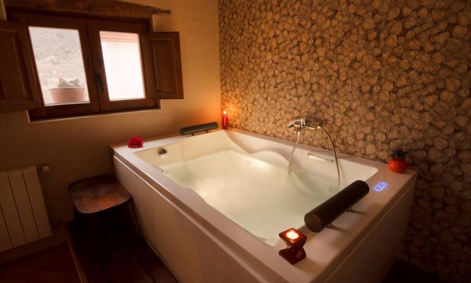 Laroya House | 70 m² Farmhouse ∙ 2 bedrooms ∙ 4 guests