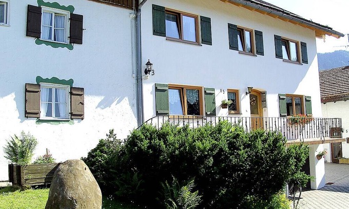 Saulgrub Apartment | 75 m² Apartment ∙ 2 bedrooms ∙ 5 guests