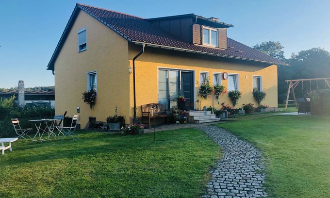 Riglasreuth Apartment | 75 m² Apartment ∙ 2 bedrooms ∙ 4 guests