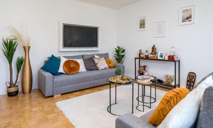 Freilassing Apartment | 80 m² Apartment ∙ 2 bedrooms ∙ 9 guests