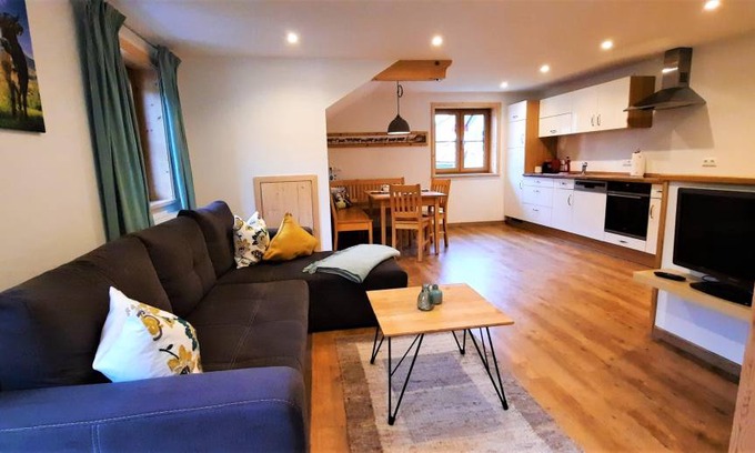 Thalkirchdorf Apartment | 85 m² Apartment ∙ 2 bedrooms ∙ 5 guests